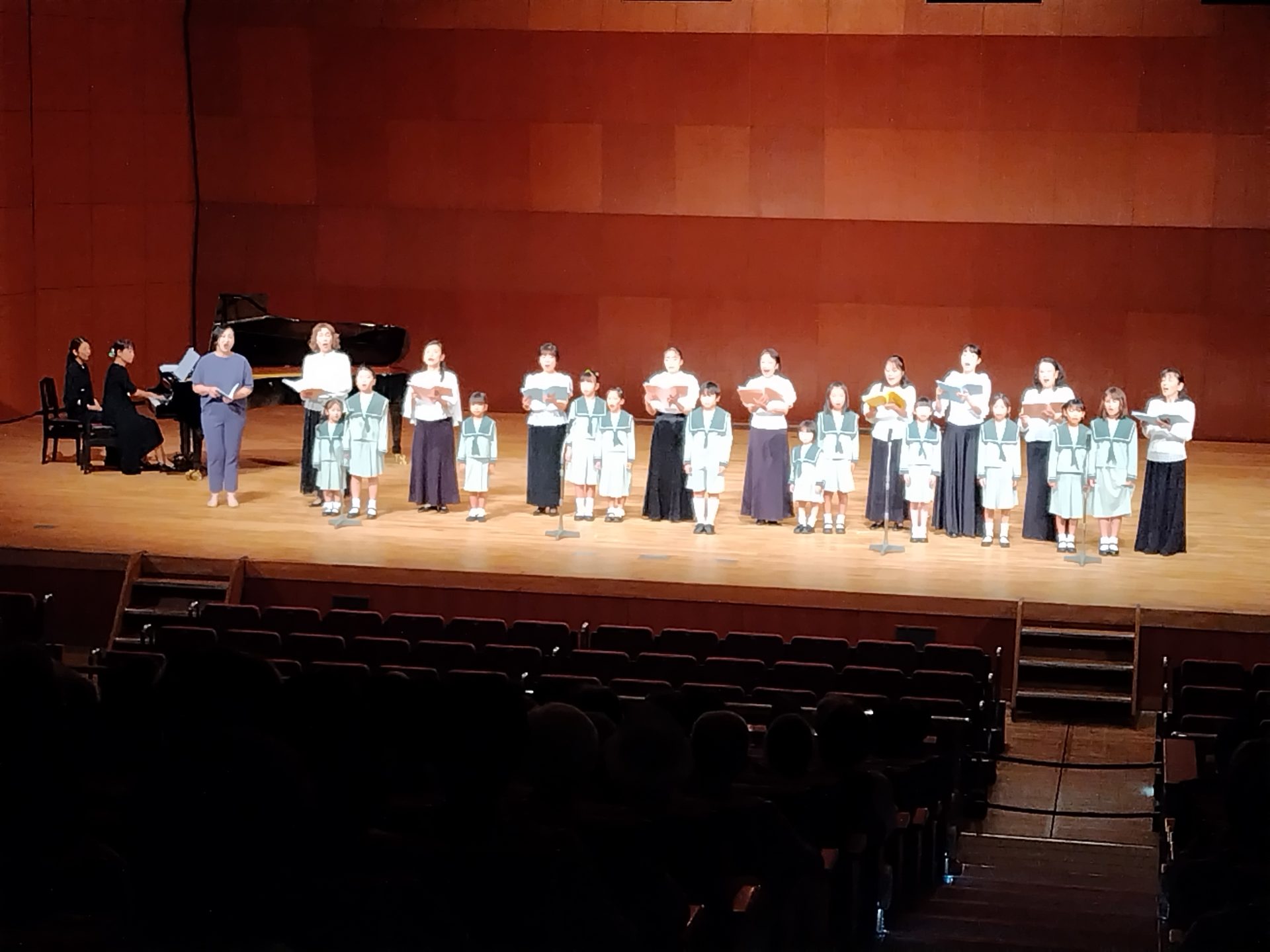 高槻城公園芸術文化劇場での演奏風景